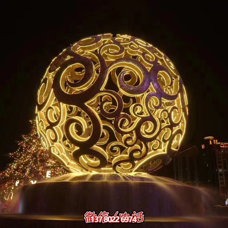 不銹鋼鏤空球雕塑，照亮夜晚的美麗噴泉
