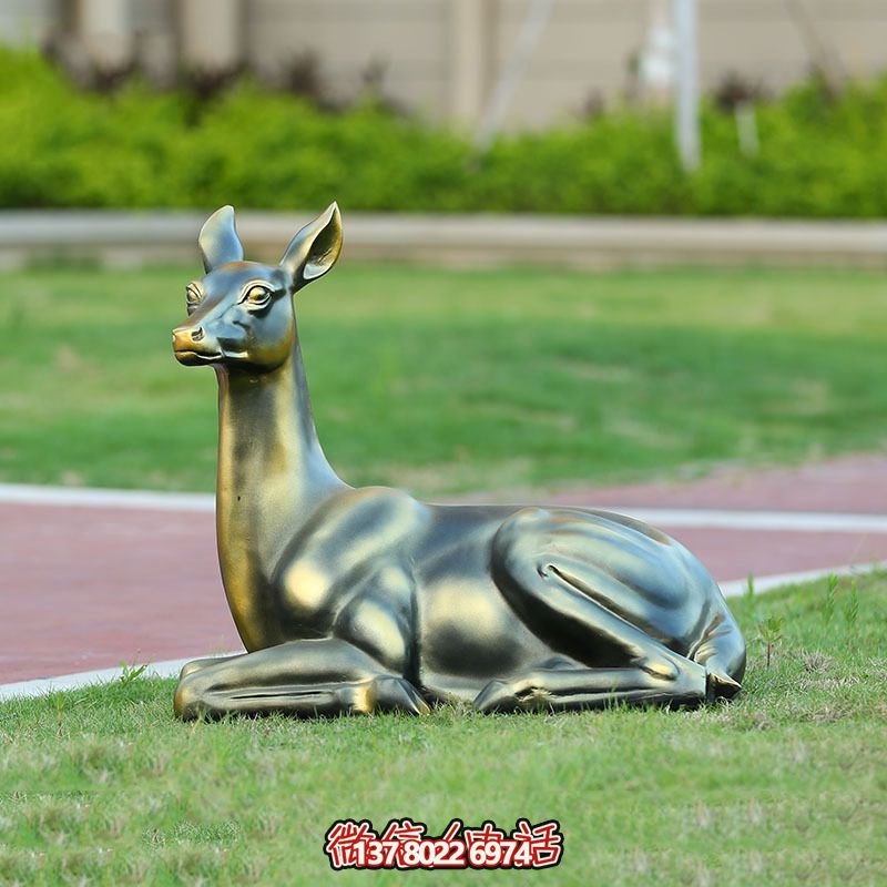 不銹鋼仿銅睡鹿雕塑，點(diǎn)綴戶外廣場草坪