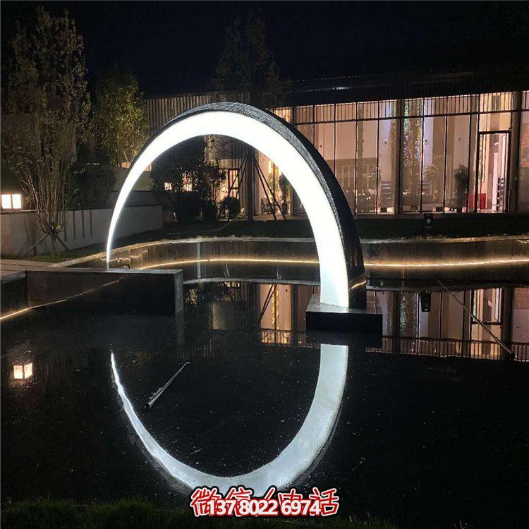 不銹鋼發(fā)光圓環(huán)雕塑，點(diǎn)亮戶外園林景觀