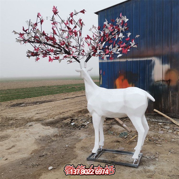 玻璃鋼雕塑梅花鹿，為戶外園林景觀增添抽象美感