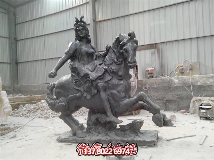 超越傳統(tǒng)，探索未知的玻璃鋼騎馬擺件