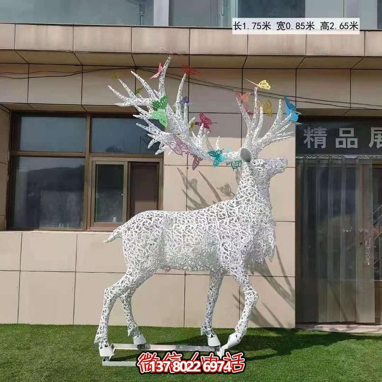 不銹鋼鹿角鏤空梅花亮化雕塑，為景觀廣場(chǎng)擺放