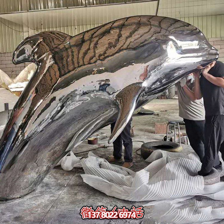 大型抽象鏡面不銹鋼鯨魚，展現(xiàn)室外精彩生活