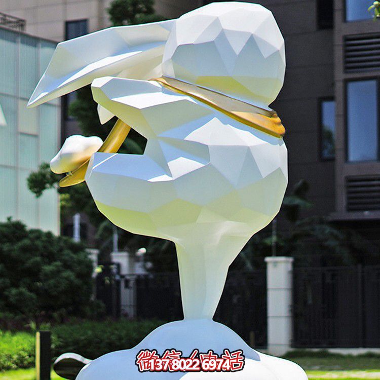 云間金縷兔 —— 不銹鋼戶(hù)外景觀之趣